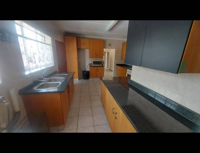 4 BEDROOM HOUSE FOR SALE IN FARRAR PARK